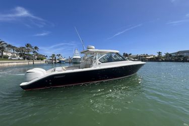 34' Pursuit 2017 Yacht For Sale